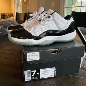 Air Jordan 11 Retro Low BG size 7Y